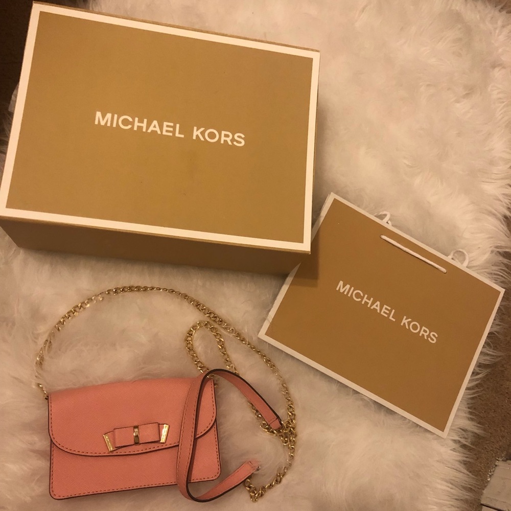 Michael kors cross body clutch